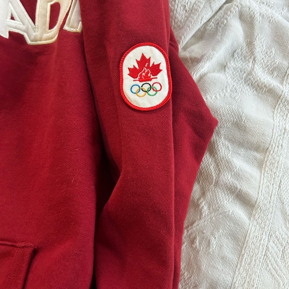 Hudson Bay Co. Red 2010 Canada Olympic zip up hoodie. Size XL - Picture 4 of 5